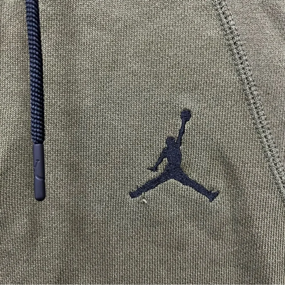 Air Jordan Sportswear Greatest Fleece Pullover Colorblock Sweatshirt hoodie MED